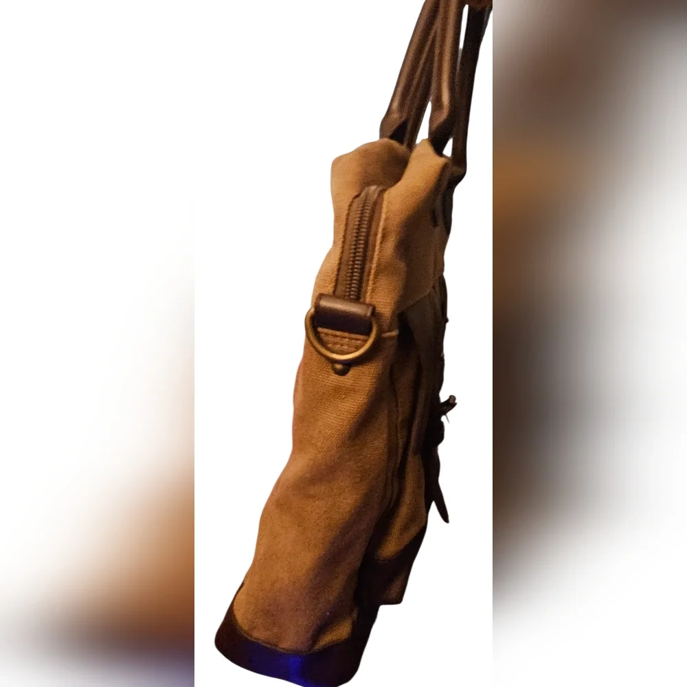 Chaps Elmhurst Men's Bag Tan and Black Briefcase NWOT 1 FLAW On The Handle